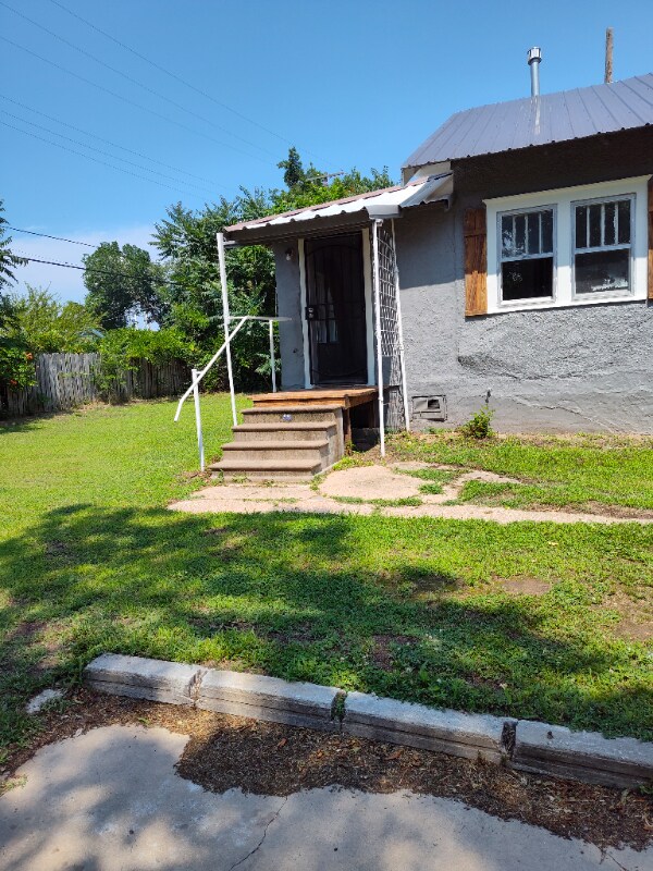 Building Photo - 1332 E Highland St