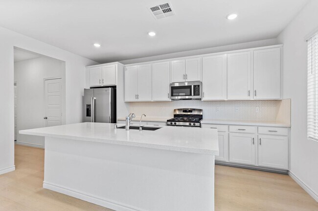 Building Photo - 4469 Sawyer Rdg St