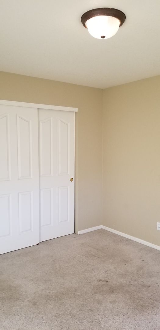 Building Photo - 3 Bedroom + Loft with Main Floor Office and 3 Car Garage!