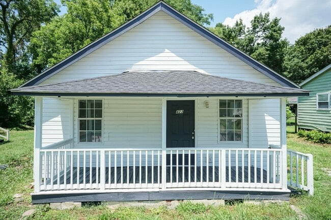 Building Photo - 423 E Rockspring St