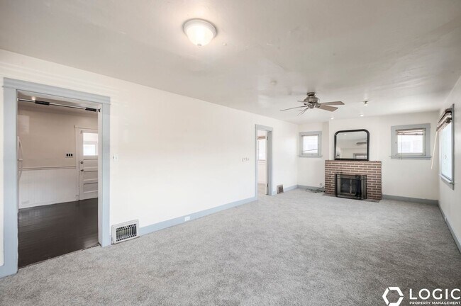 Building Photo - 30 E 900 N