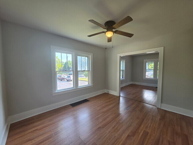 Building Photo - Kent 3 bedroom 1 bath Single Family Home