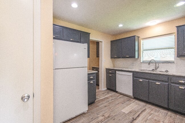 Building Photo - 613 Doe Trail