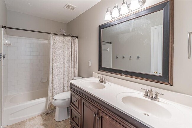 Building Photo - 230 Albrighton Ct