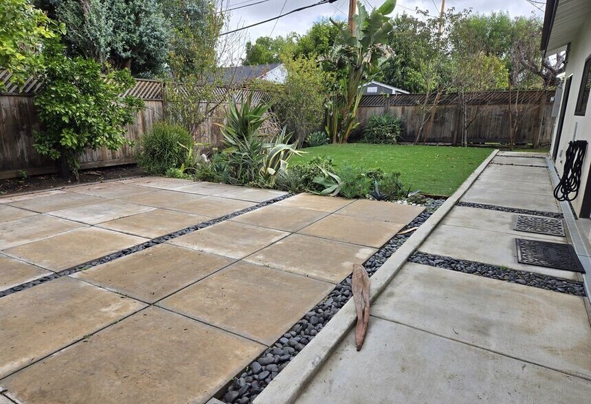 Building Photo - 17601 Rhoda St