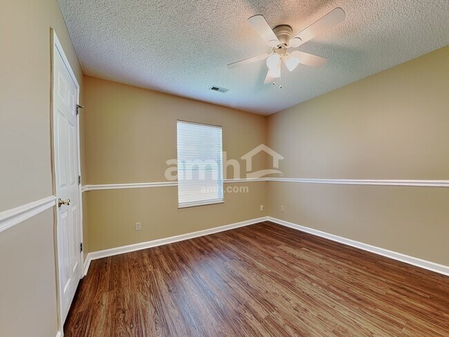 Building Photo - 2524 Cinema Dr