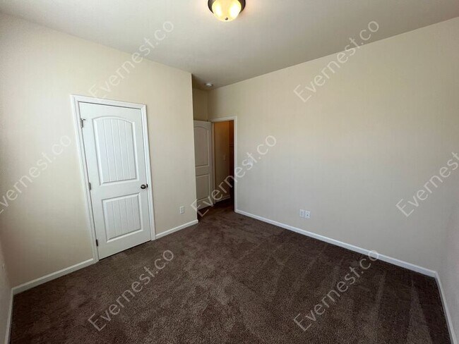 Building Photo - 136 Fernhill Dr NW