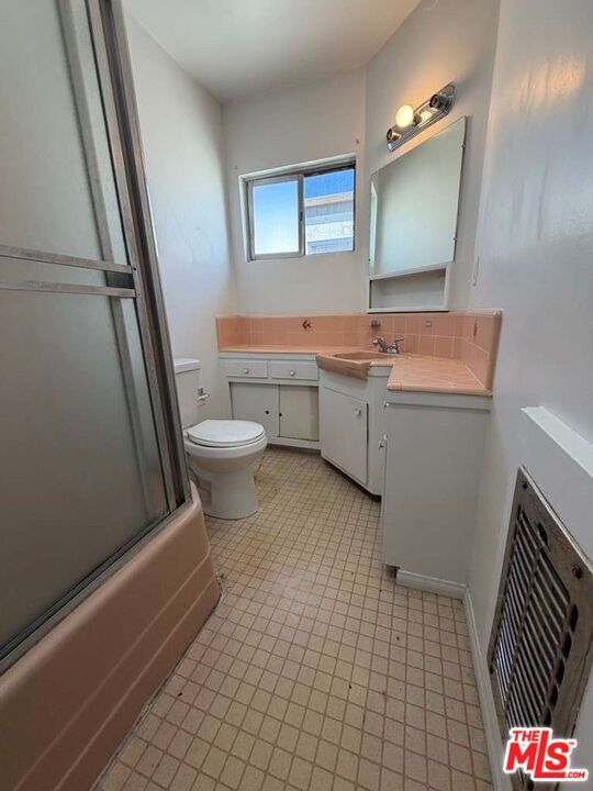 Building Photo - 1308 N Poinsettia Pl