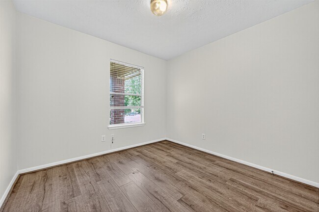Building Photo - 1902 Sugar Pine Cir