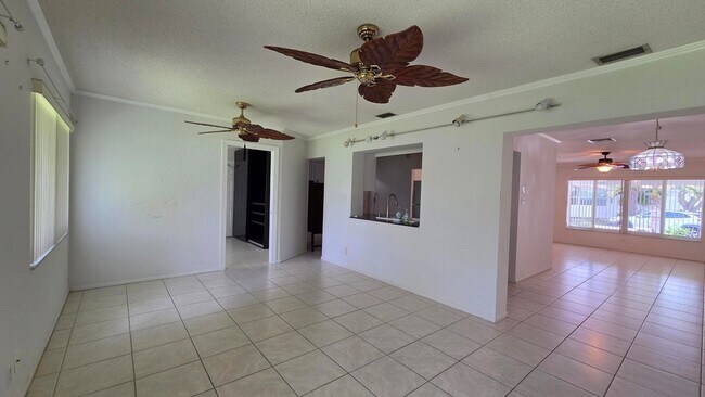 Building Photo - 7002 NW 71st Ave