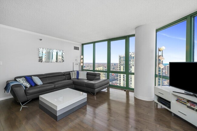 Building Photo - 111 W Maple St