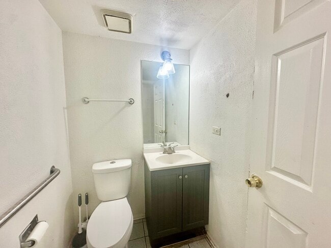 Building Photo - 1234 Churchill Ct