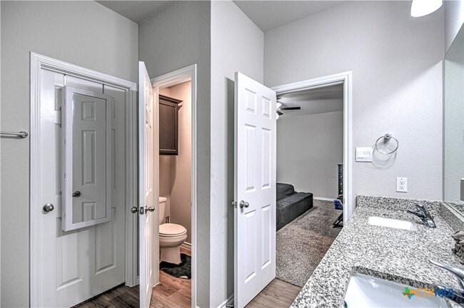 Building Photo - 1957 Rosson St