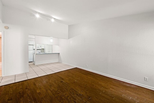 Building Photo - 2708 S 1st St