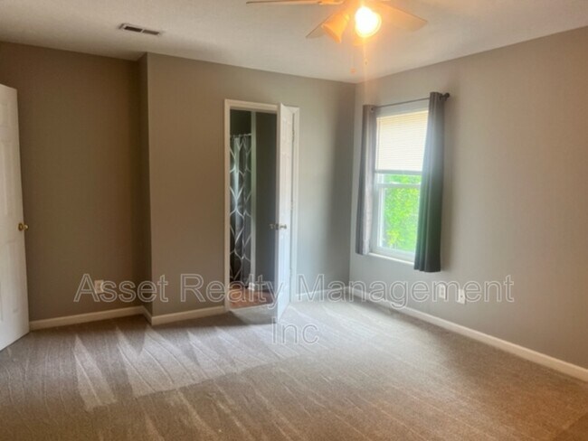 Building Photo - 11011 Woody Dr