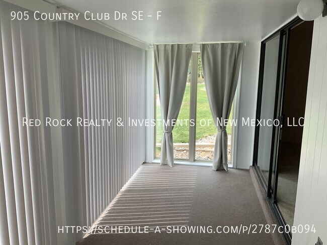 Building Photo - 905 Country Club Dr SE