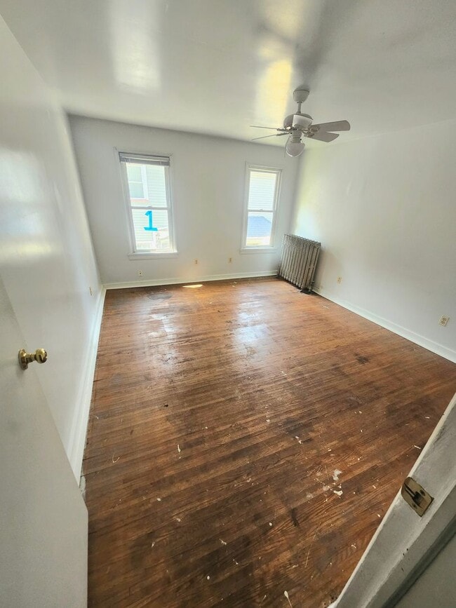Building Photo - 52 Lorimer St