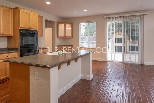 Building Photo - MANTECA RENTAL 4 BEDROOM OUTDOOR PIZZA OVEN in beautiful rear yard