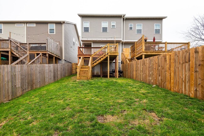 Building Photo - 2223 Burns St