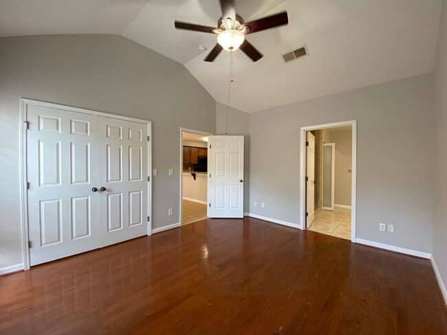 Building Photo - Townhome for Rent in Bessemer! Available t...