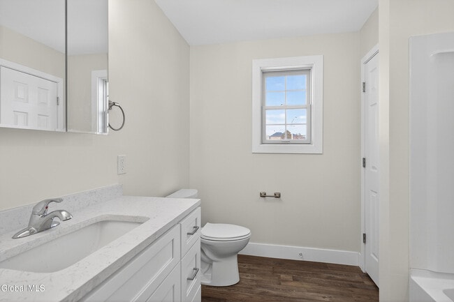 Building Photo - 6 Arrow St