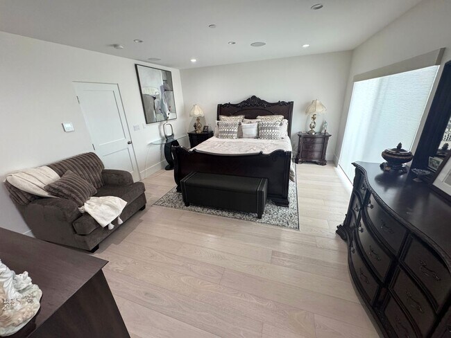 Building Photo - Luxury Coastal Living – Brand New Custom H...