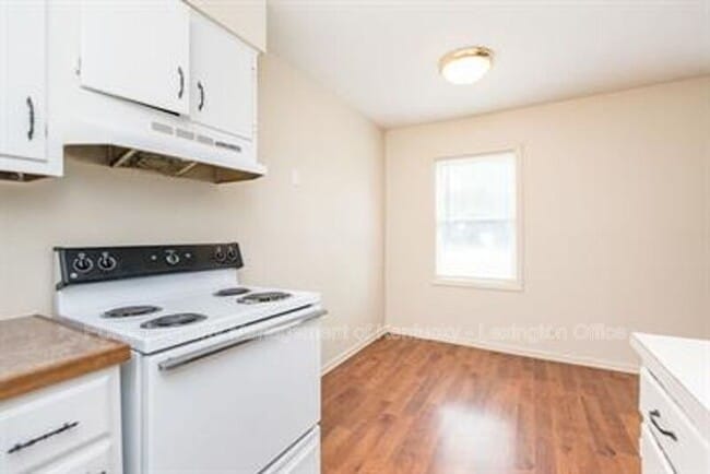 Building Photo - 233 Landings Dr