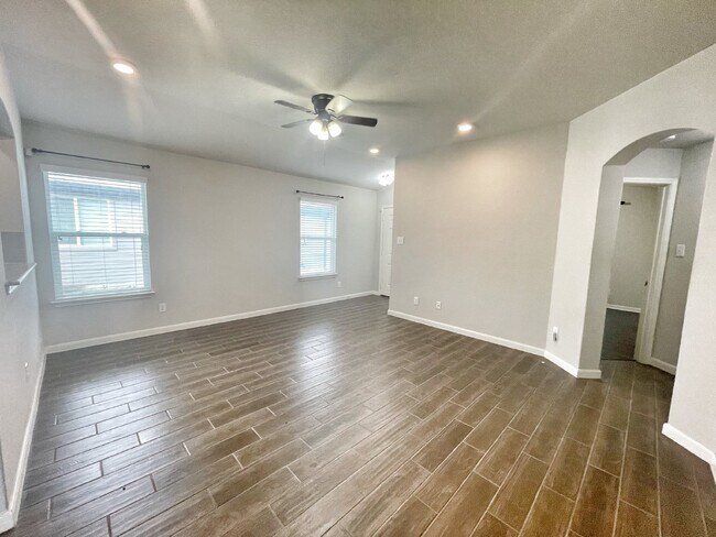 Building Photo - Charming single story 3-bedroom 2-bath hom...