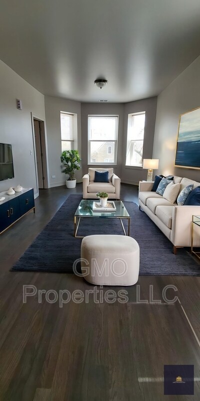 Building Photo - 822 S Karlov Ave