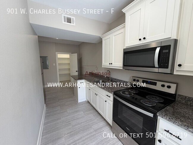 Building Photo - 901 W Charles Bussey Ave