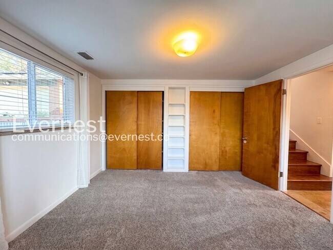 Building Photo - 4-Bed/2-Bath House Charming Home with Fenced Yard/ Available Now!