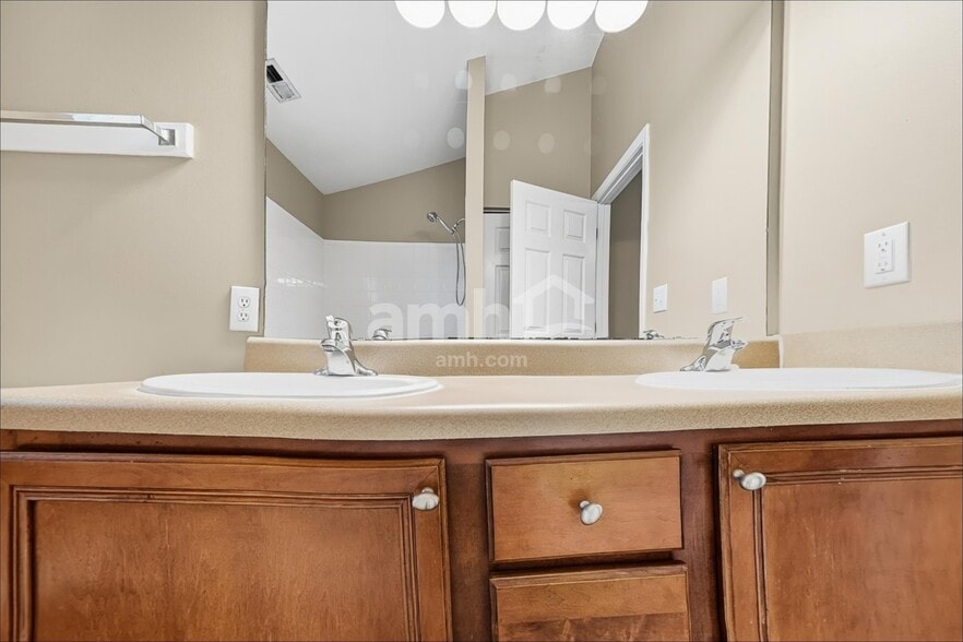 Building Photo - 86 Chesterfield Ct