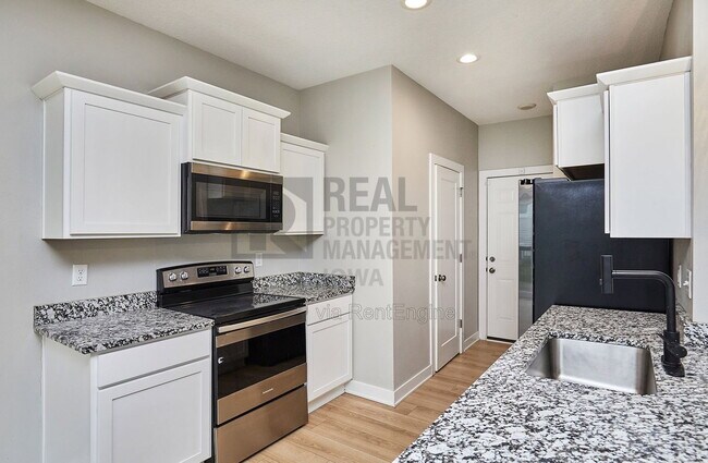 Building Photo - 9654 Turnpoint Dr