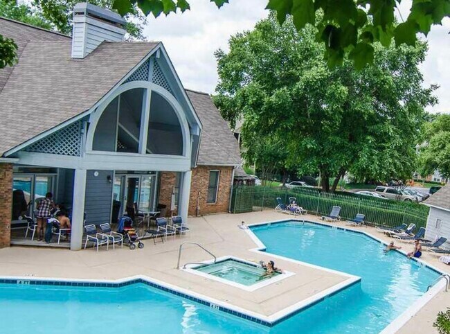 Pool - 611 McGill Park Ave NE