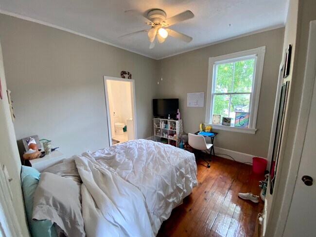 Building Photo - 79 Smith St