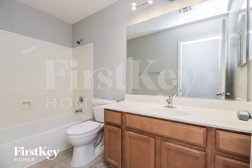 Building Photo - 480 W Dexter Way