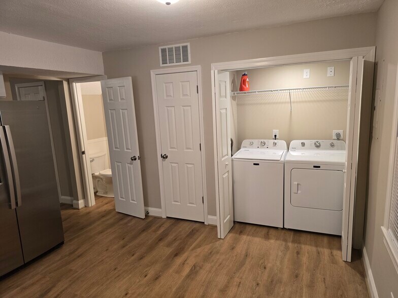 Building Photo - 8108 Timberlake Rd