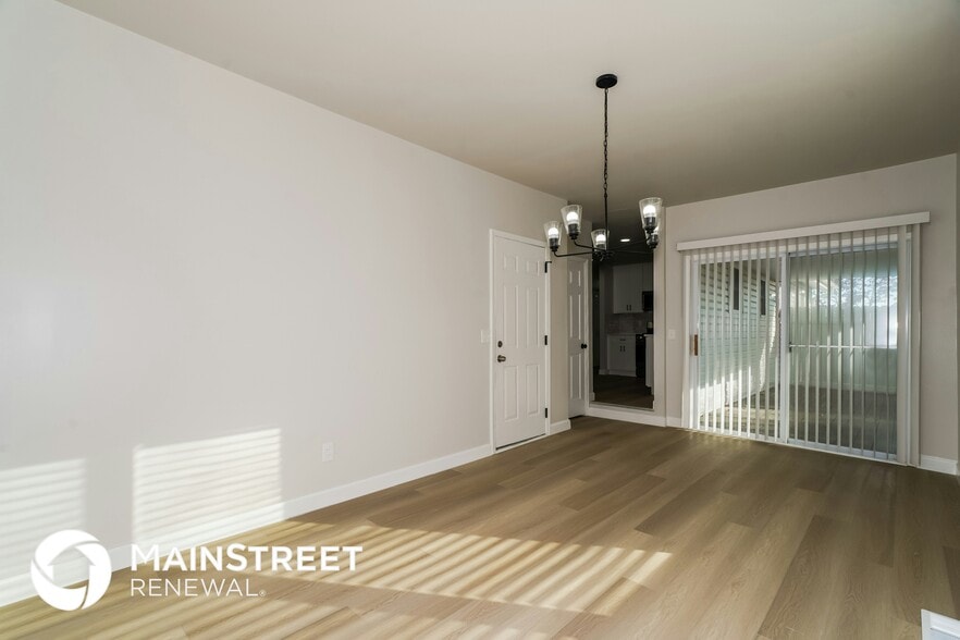 Building Photo - 623 Riverside Dr