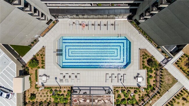 Building Photo - 2660 Peachtree Rd NW