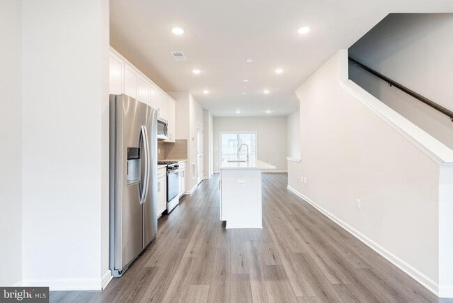 Building Photo - 297 Freshet Ln