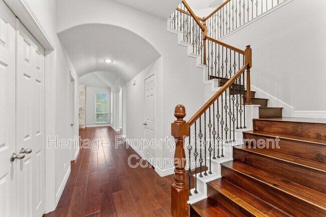 Building Photo - 11 Sable Valley