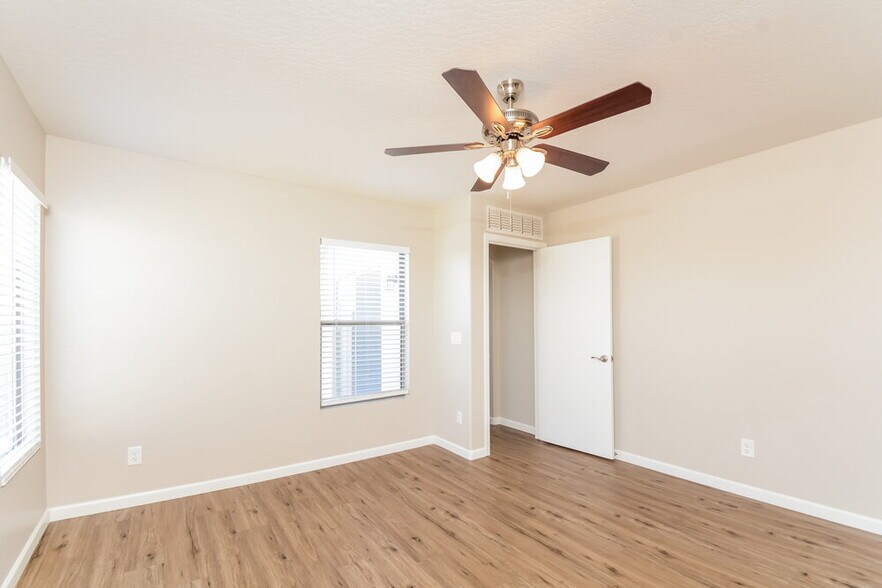 Building Photo - 12530 W Willow Ave