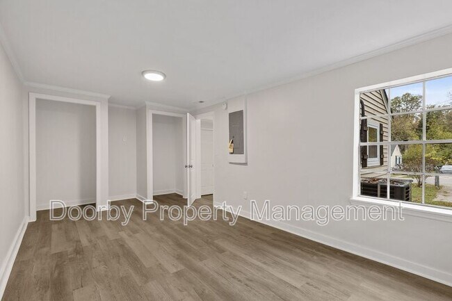 Building Photo - 1610 Parkway Dr
