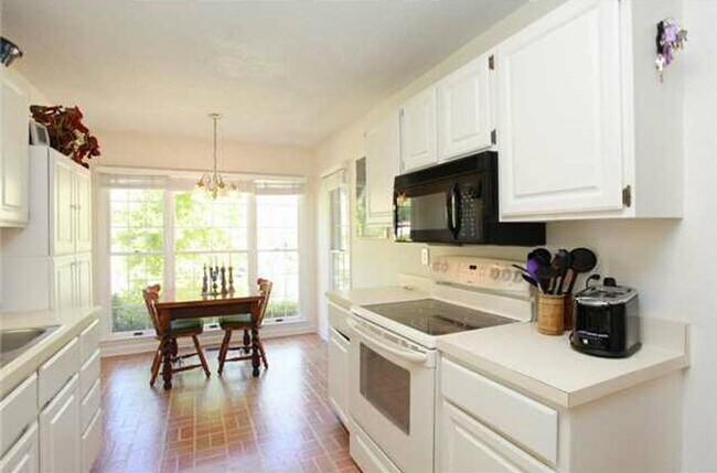 Building Photo - 104 Mallard Ct