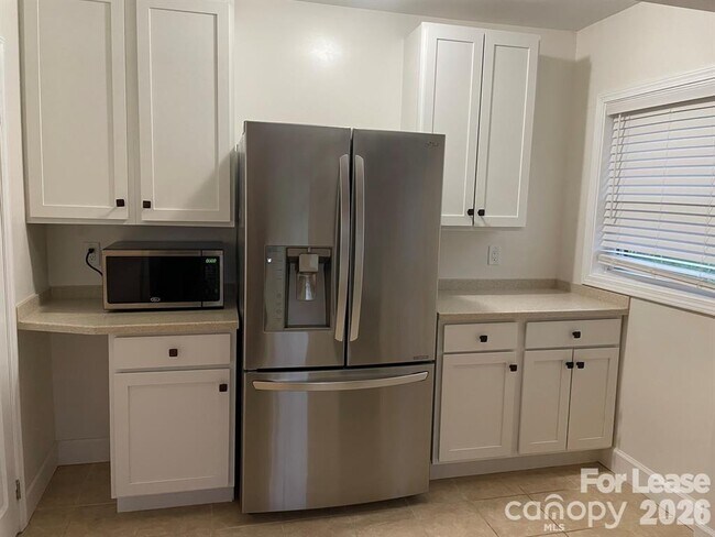 Building Photo - 2520 Brentwood Pl