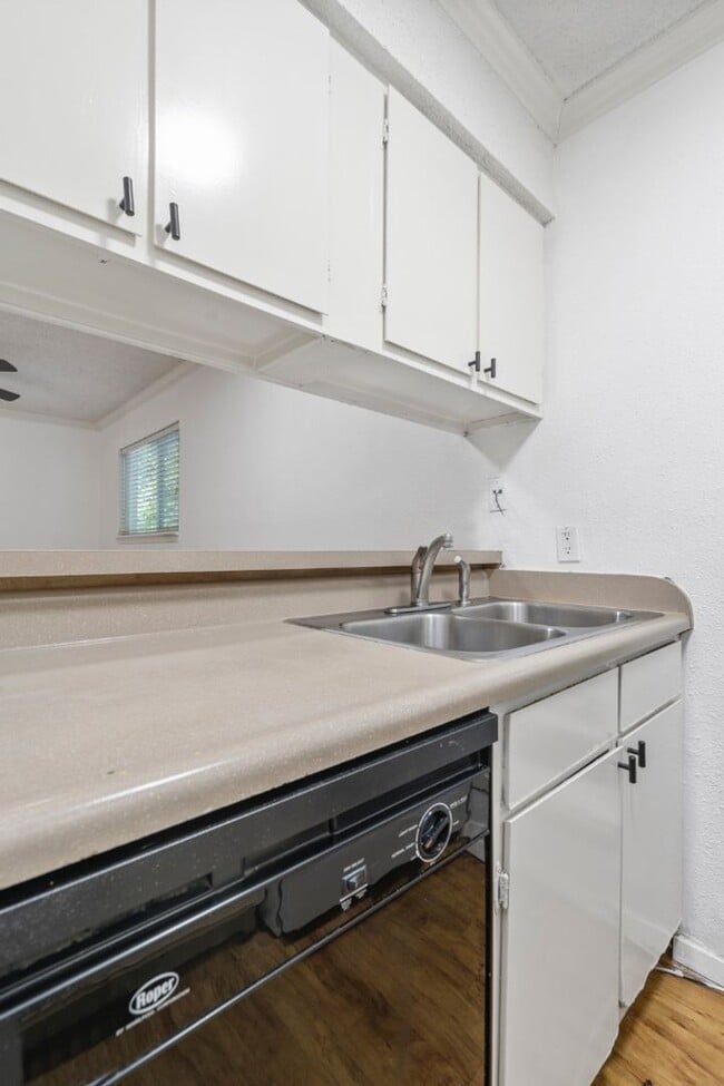 Building Photo - 4105 Speedway Unit 101, Austin, TX 78751