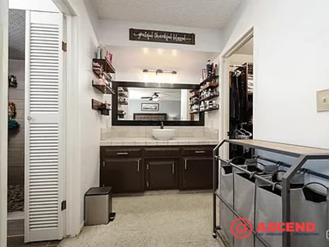 Building Photo - Captivating Home Near Highland Highschool!