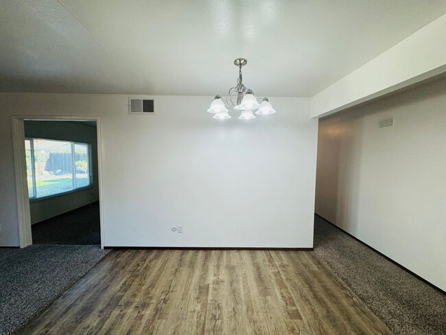 Building Photo - Location, Location  -  3 Bedroom, 2 Bath H...