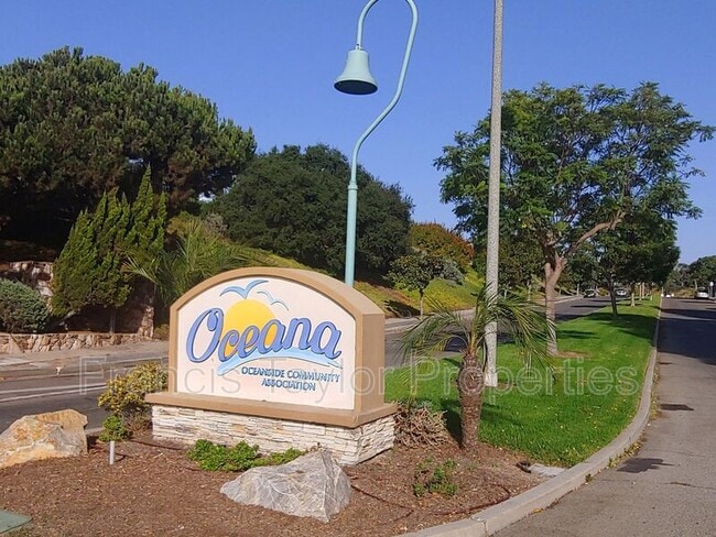 Building Photo - 3685 Vista Campana N