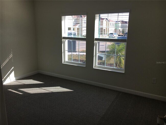 Building Photo - 1050 Quaker Rdg Ln